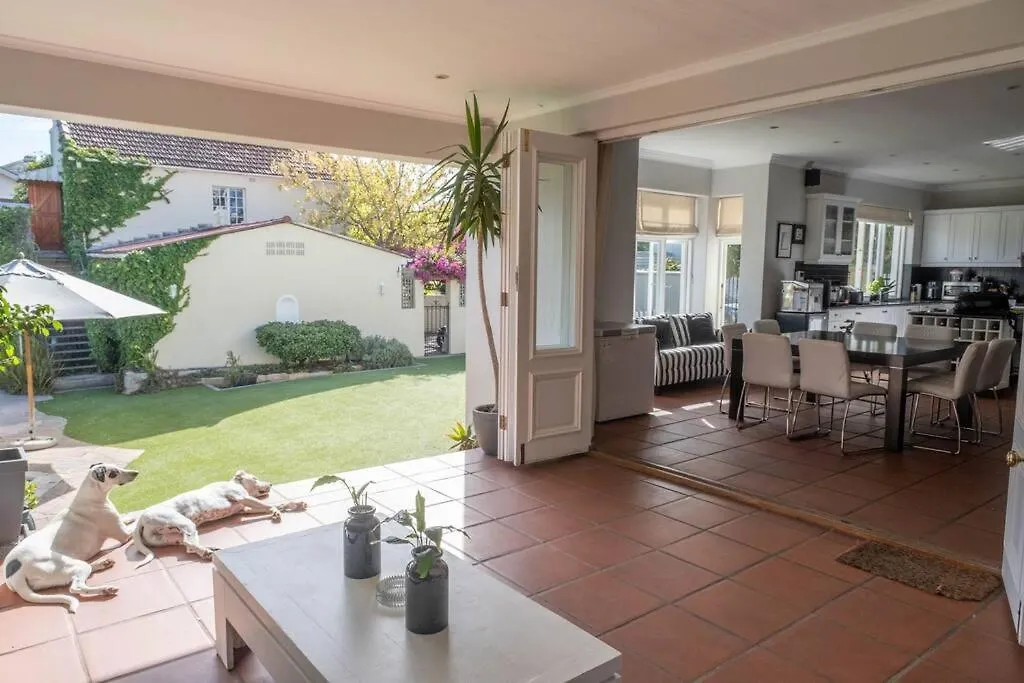 Spacious Home In Cape Town Rondebosch 0*,  Sudáfrica