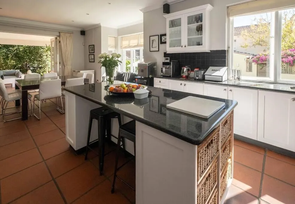 Spacious Home In Cape Town Rondebosch 0*,